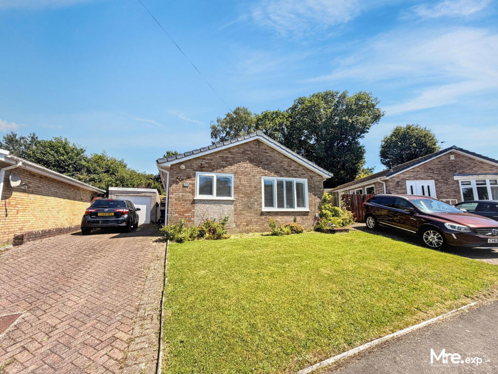 Main image of property: Delffordd, Pontardawe, Swansea, SA8 3EP