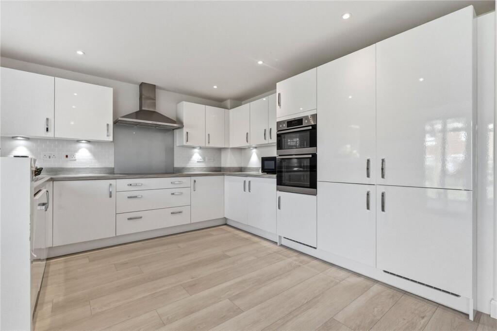 House in Stockton-on-Tees, Nunthorpe - More
