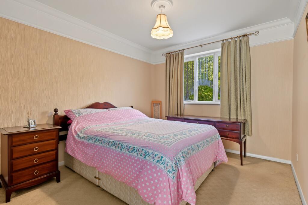Apartment in Basildon, Essex - View 5
