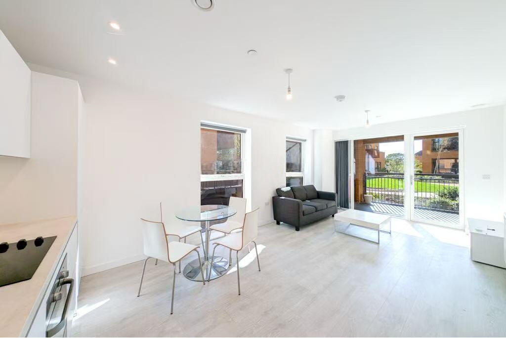 Tabbard Apartments, London, London, London, W3 photo 4
