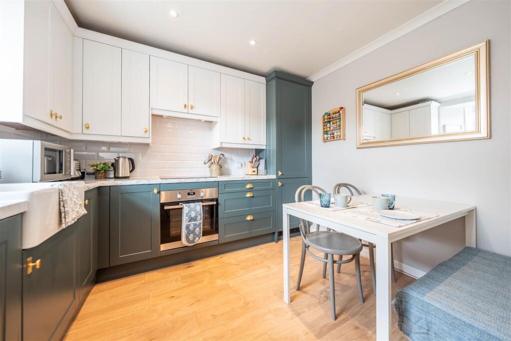 Apartment in Perth - More