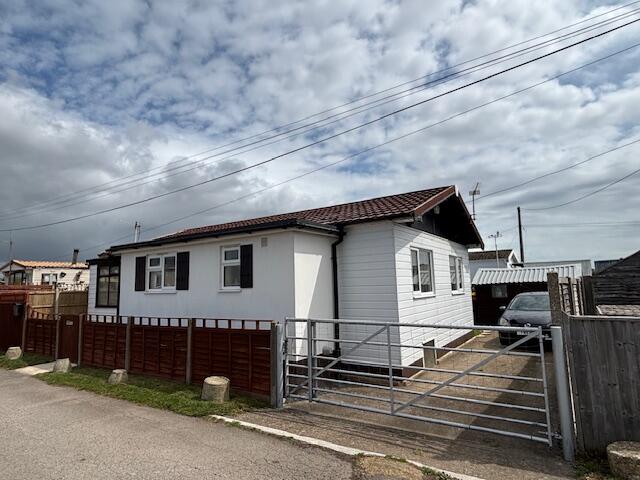 3-bed caravan on The Causeway, Selsey, £250,000