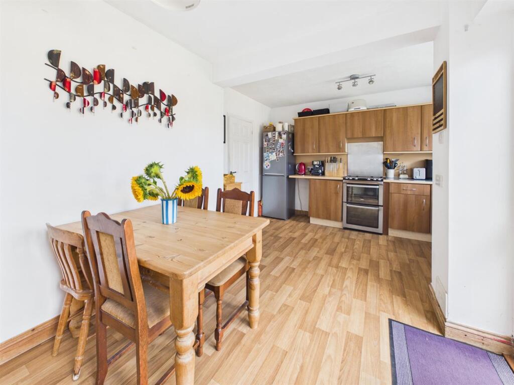 House in Gloucester - View 5