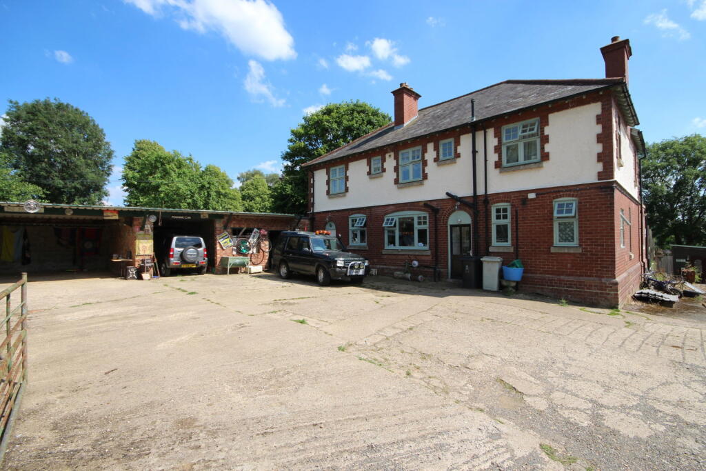 House in Leicester - More