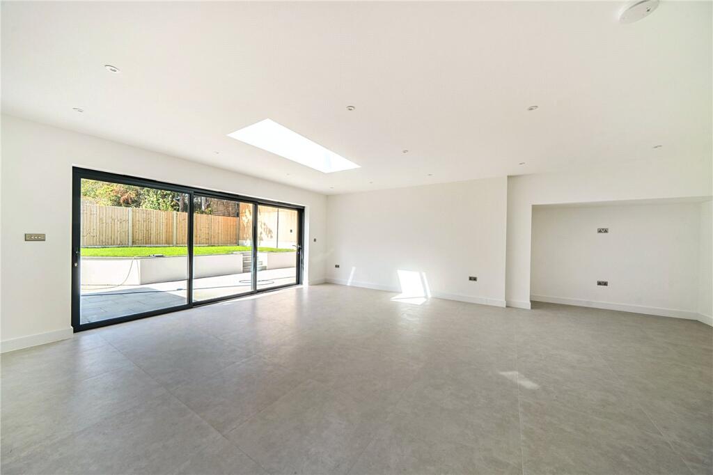 House in London, Broadfields - View 3