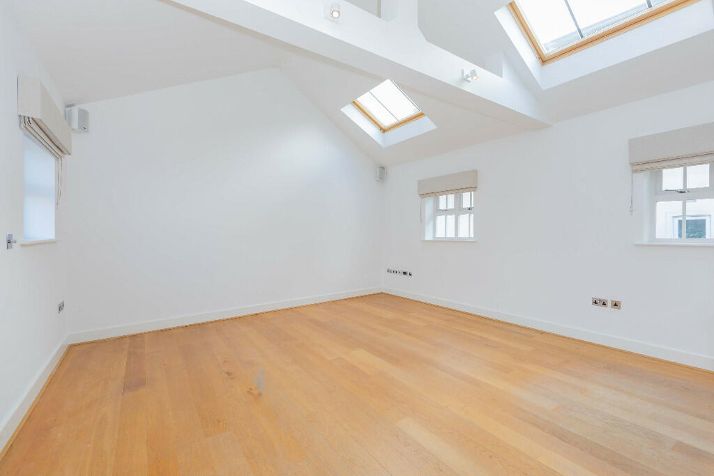 Apartment in Slough - More