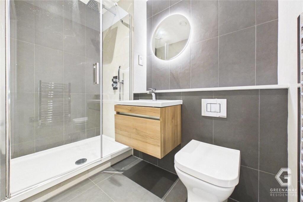 Apartment in Redhill - View 3