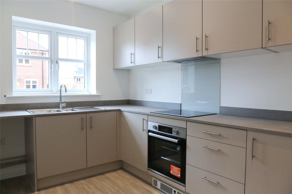 Spinner Avenue, Cranleigh, Surrey, GU6 photo 2