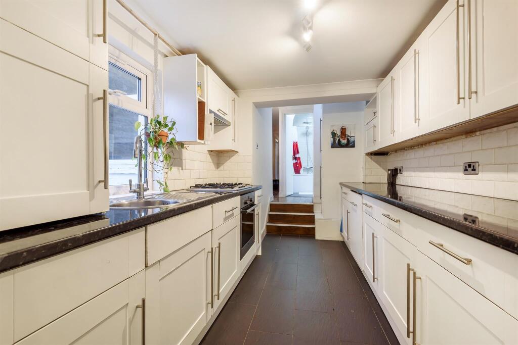 Apartment in London - View 5