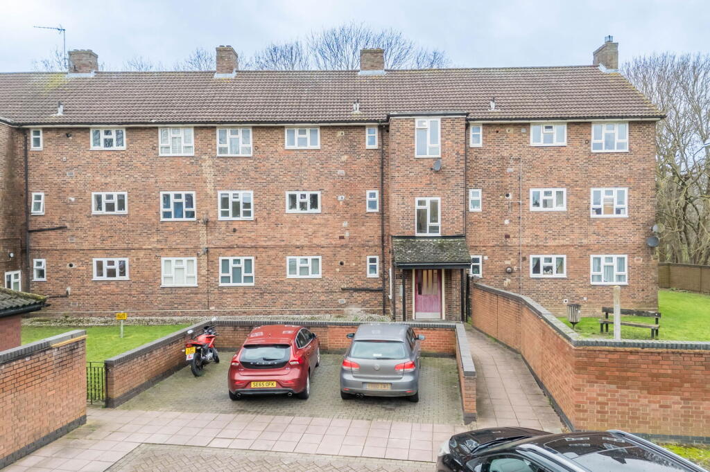 Main image of property: Faymore Gardens, South Ockendon, RM15 5NW