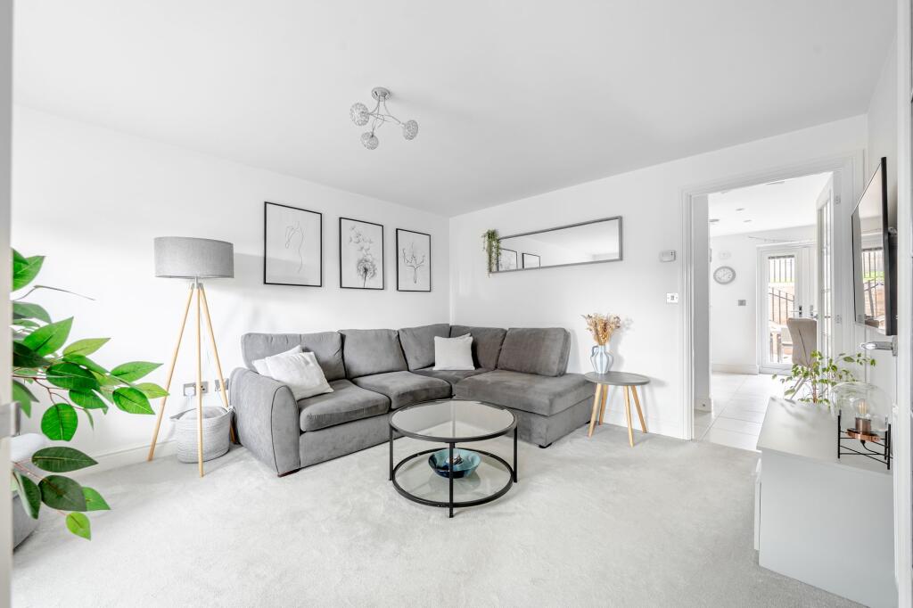 House in Harrogate, Harlow Hill - More