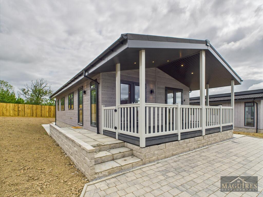 2-bed caravan on 6 Pendine, Grovelands Park, Grovelands Park, Llangynin, St Clears, Carmarthenshire, SA33 4AZ, £135,000