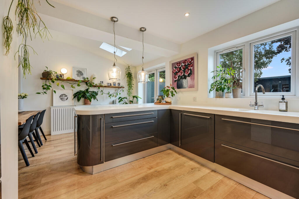 4-bed semi-detached on Kingston Crescent, Chelmsford, £600,000