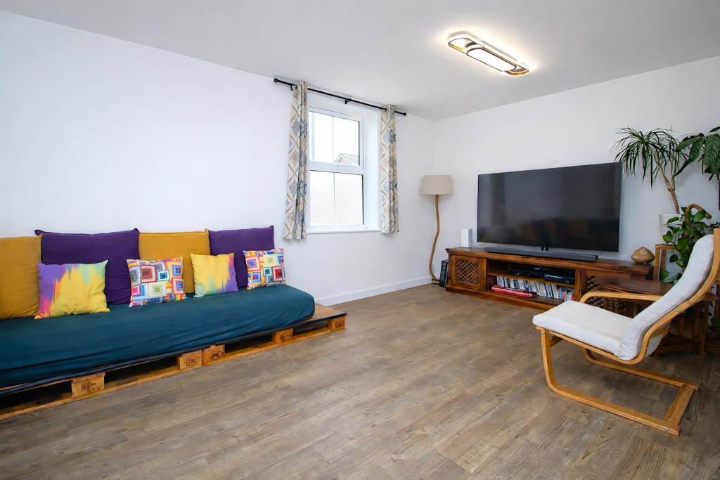 House in Dacorum, Hertfordshire - More