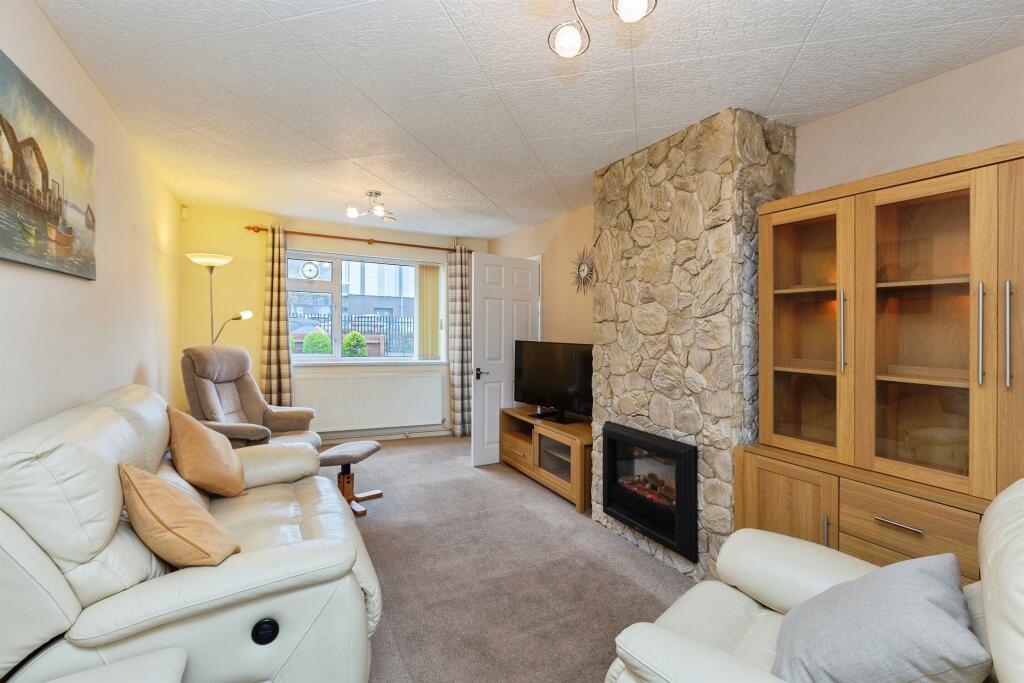 House in Aylesbury, Quarrendon - View 2