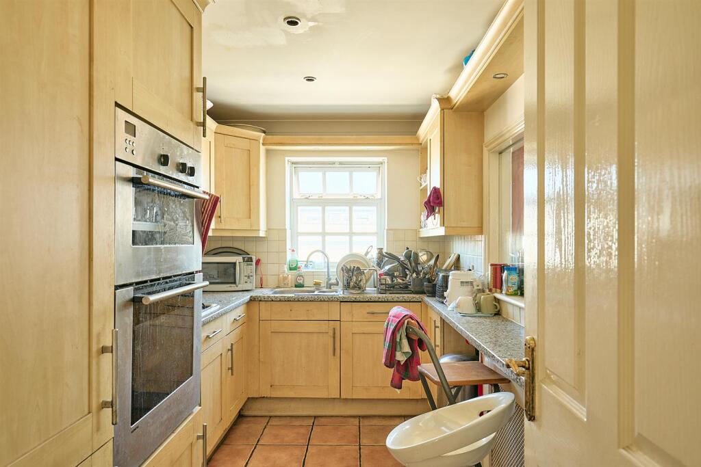 House in London - View 5