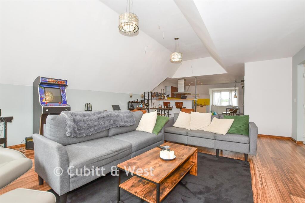 Apartment in Redhill - View 4