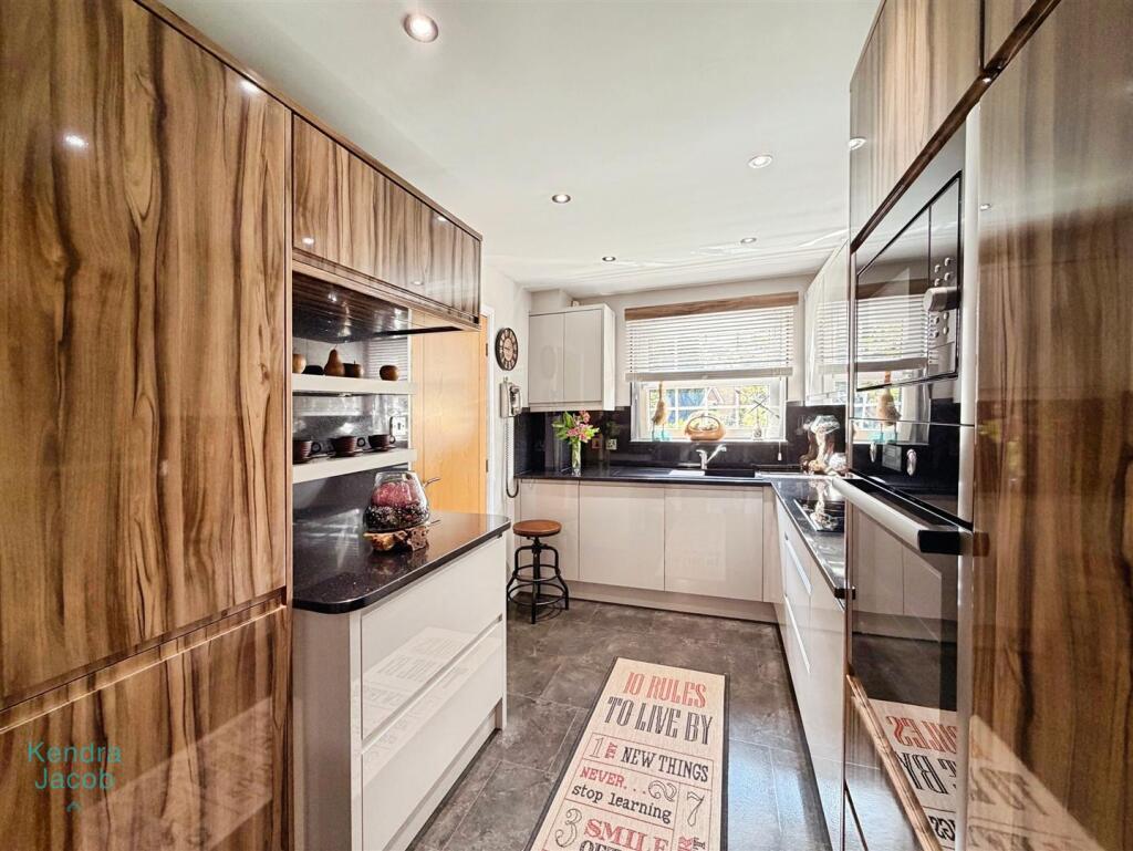 House in Worksop, Gateford - View 3