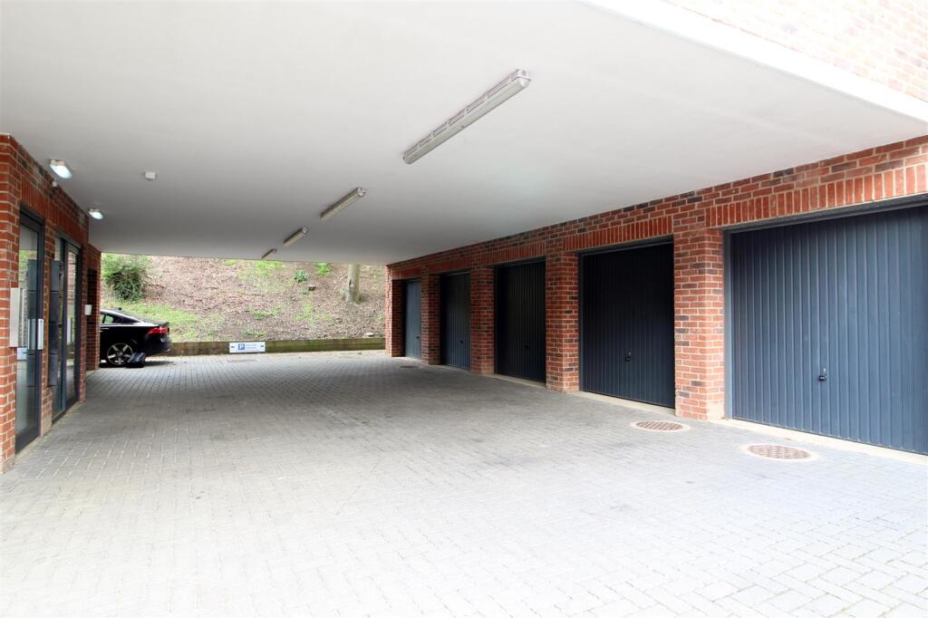 Green Close, Brookmans Park photo 5