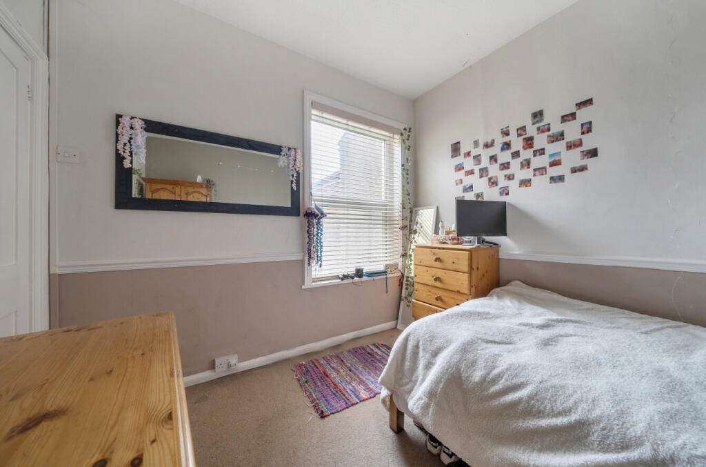 House in Portsmouth - More