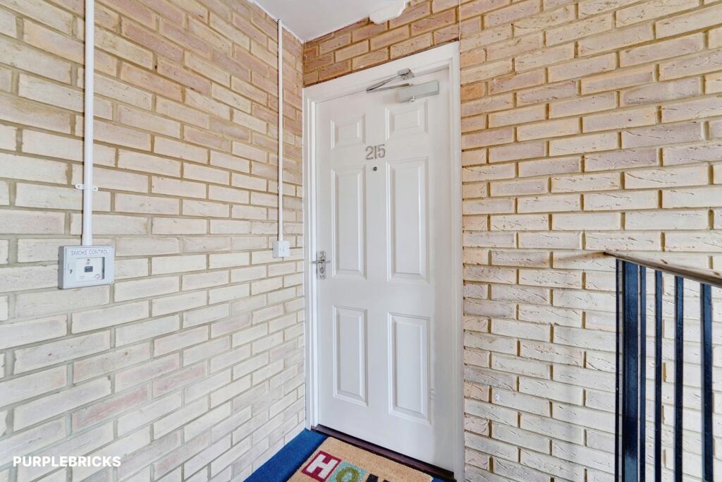 Apartment in Milton Keynes, Bedford - View 5