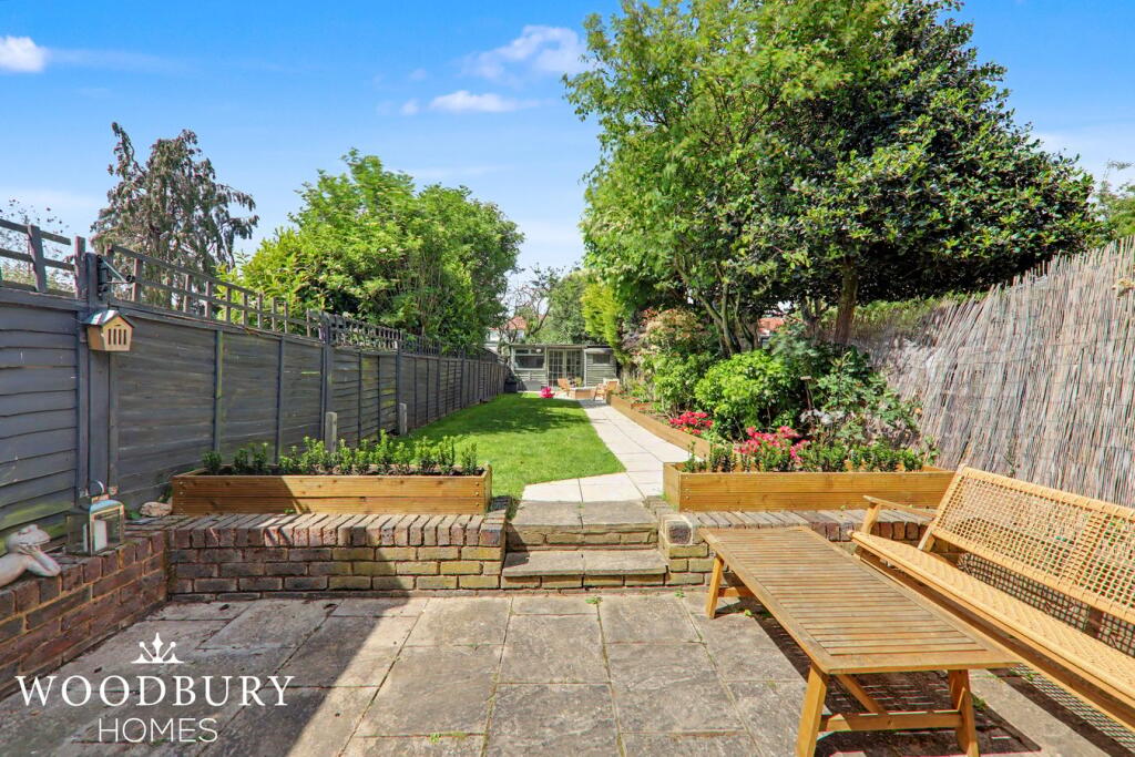 Avondale Drive, Loughton, IG10 photo 4