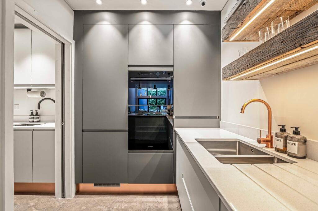 House in Twickenham - View 5