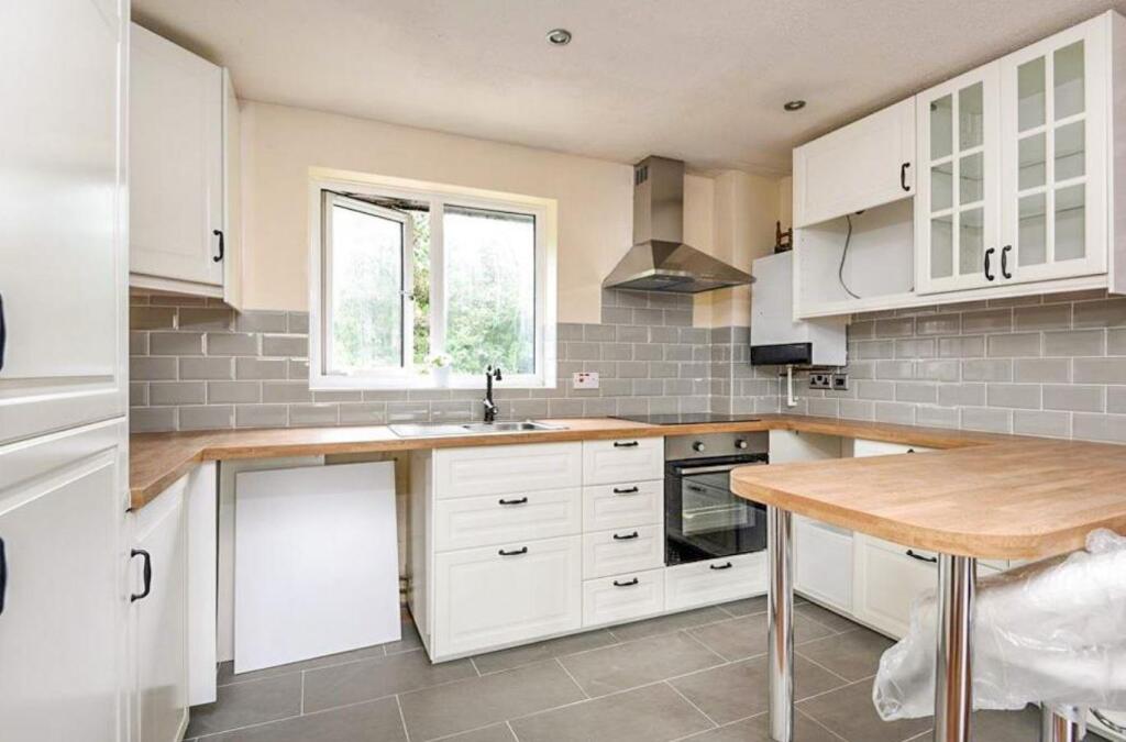 Main image of property: Parsons Mead, Croydon