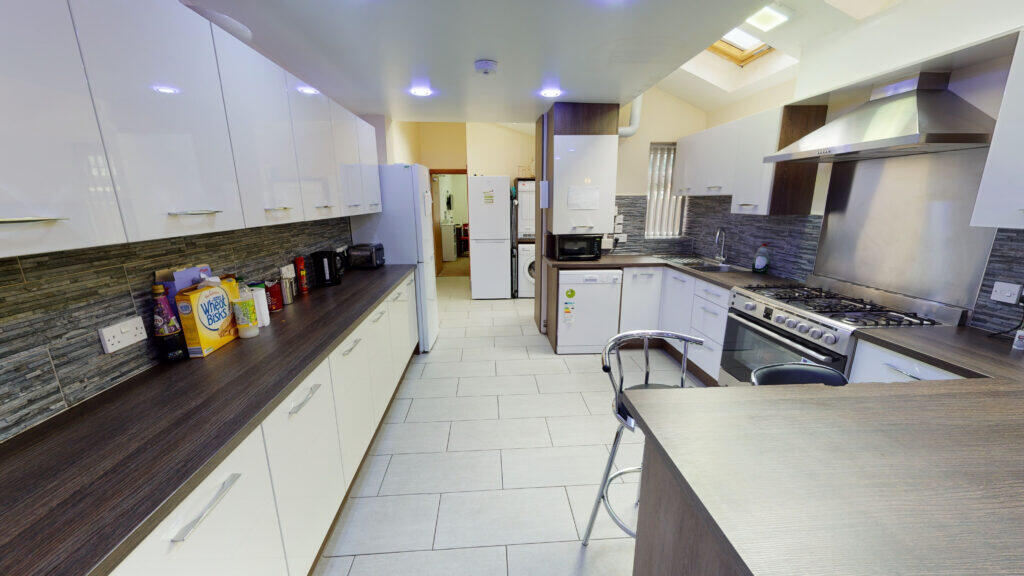 6 bedroom house for rent