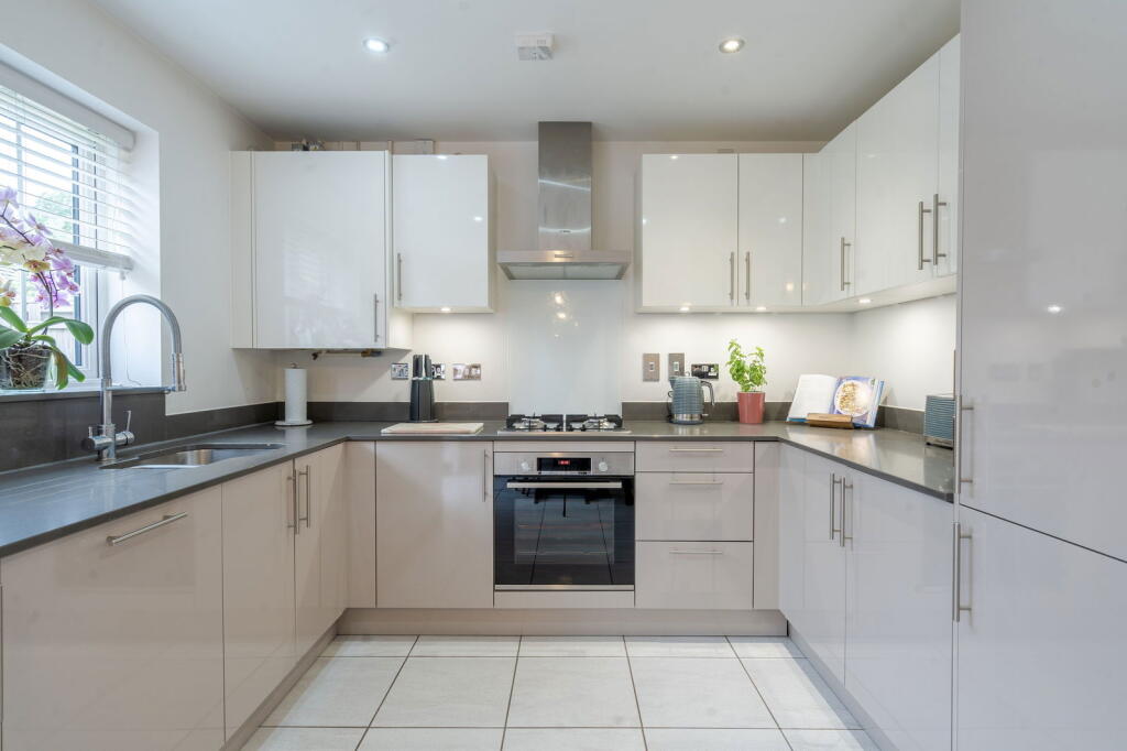 Darlash Road, Weston Turville, Aylesbury, HP22 5ZJ photo 2