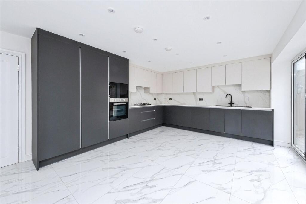 House in Newton Longville - More