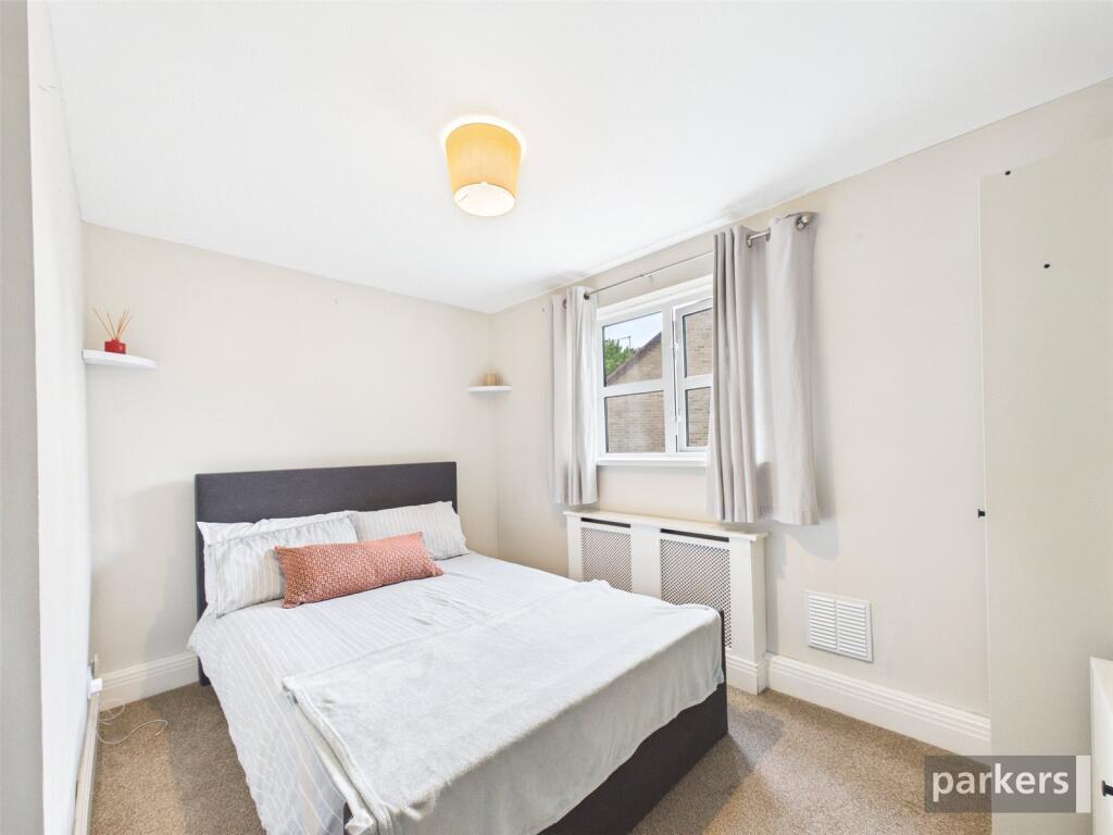 Apartment in Reading, Lower Earley, Earley - More