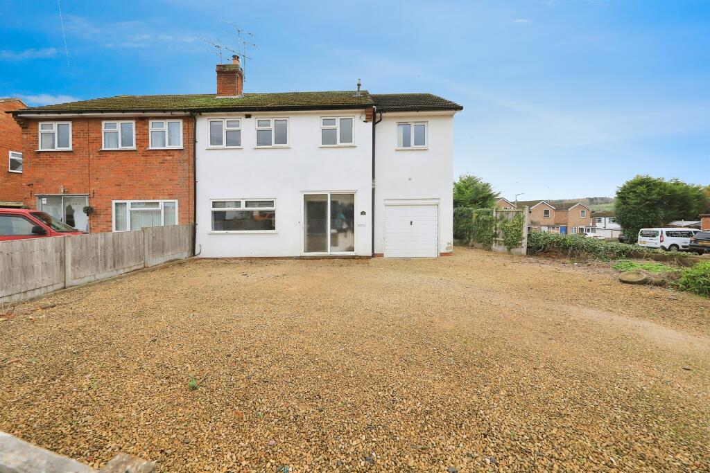 4-bed semi-detached on Chesshire Avenue, Stourport-On-Severn, £260,000