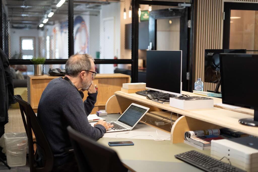 Coworking Desk