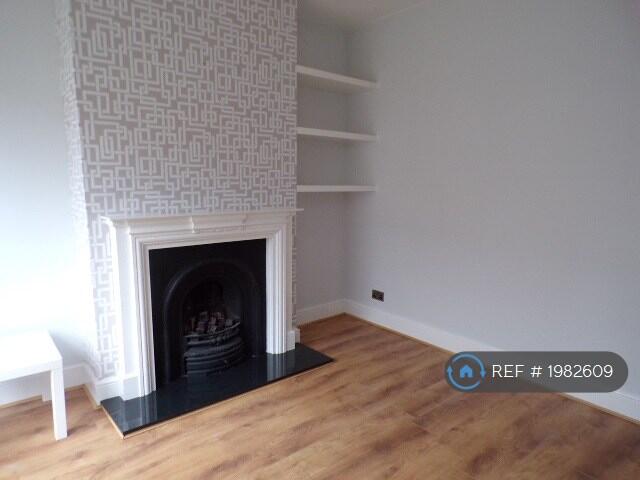2 bedroom end of terrace house for rent