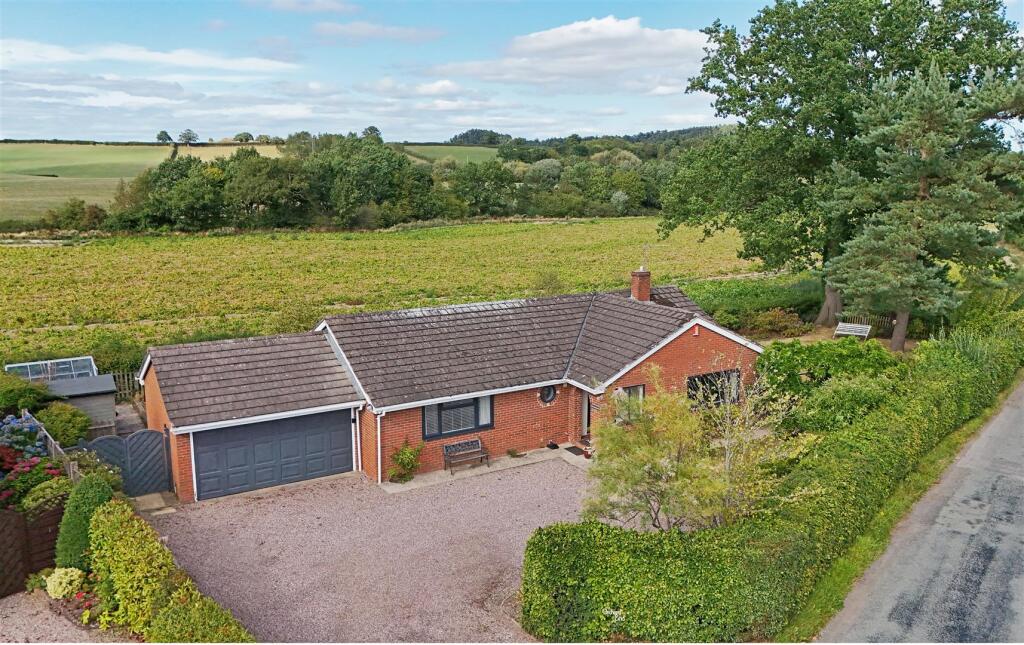 3-bed detached on Preston Gubbals Road, Bomere Heath, Shrewsbury, £475,000