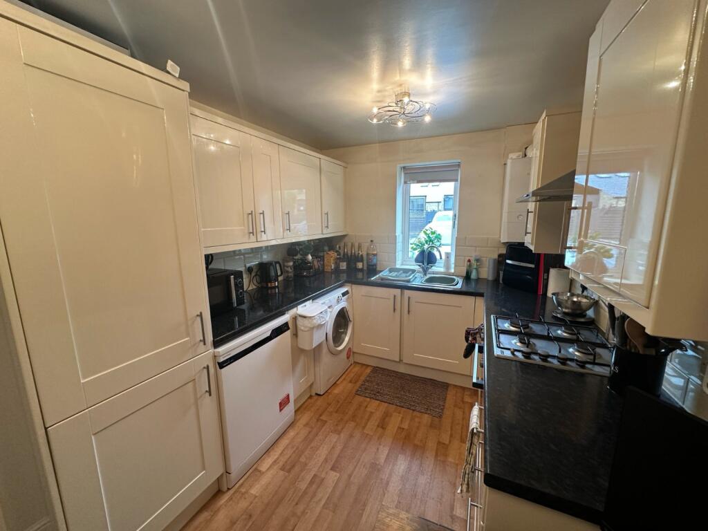 House in Bradford, Bingley - View 2