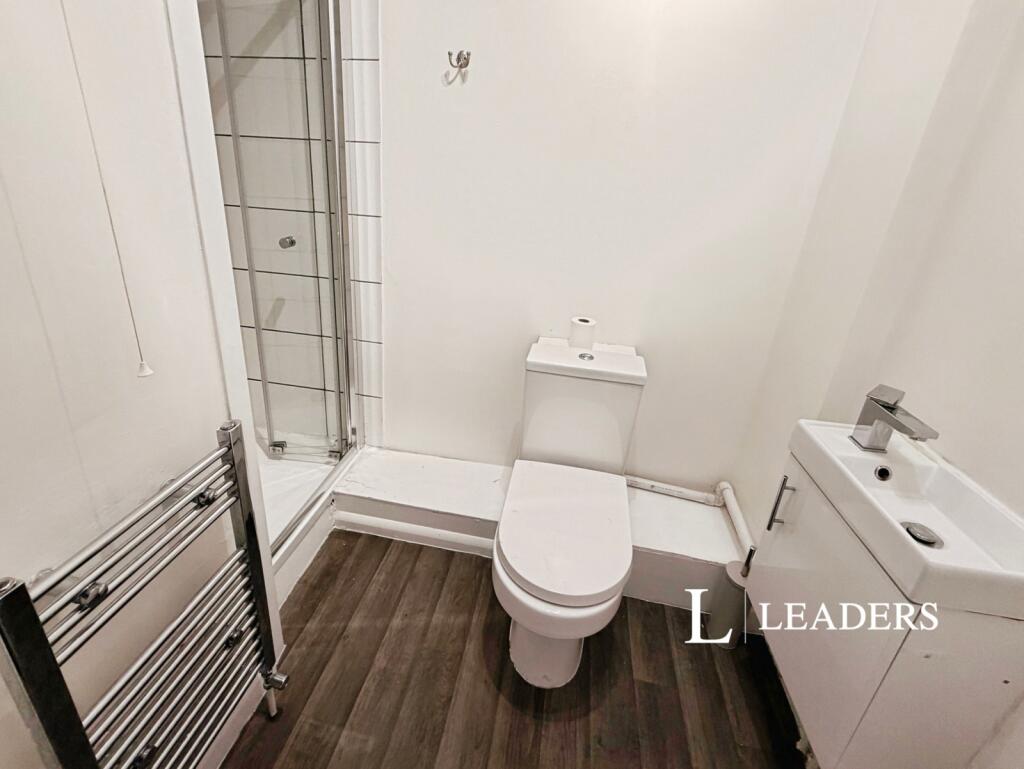 House in Stoke-on-Trent - More