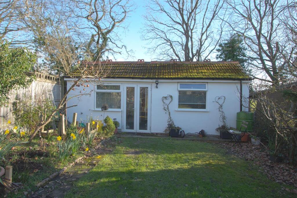 House in Basildon, Havering's Grove, Billericay - View 3