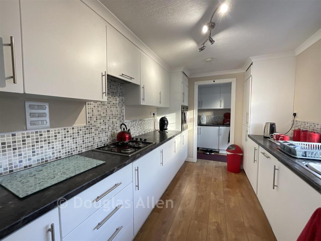 2-bed caravan on Elm Way, Hayes Country Park, Battlesbridge, Wickford, Essex, £180,000
