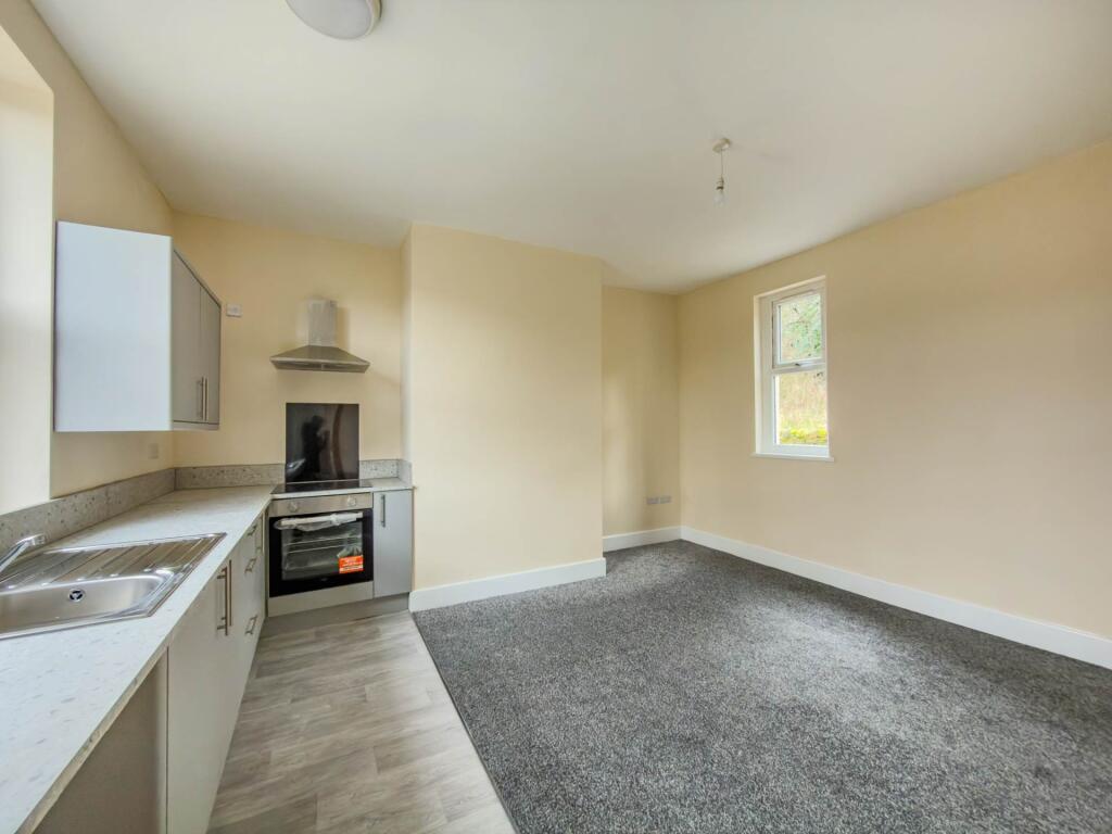 51, Primrose Hill, Batley photo 4
