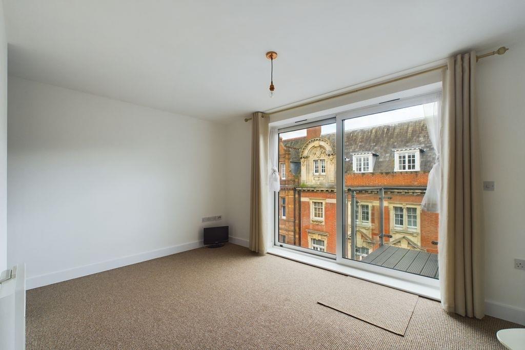 Apartment in Southampton - View 2