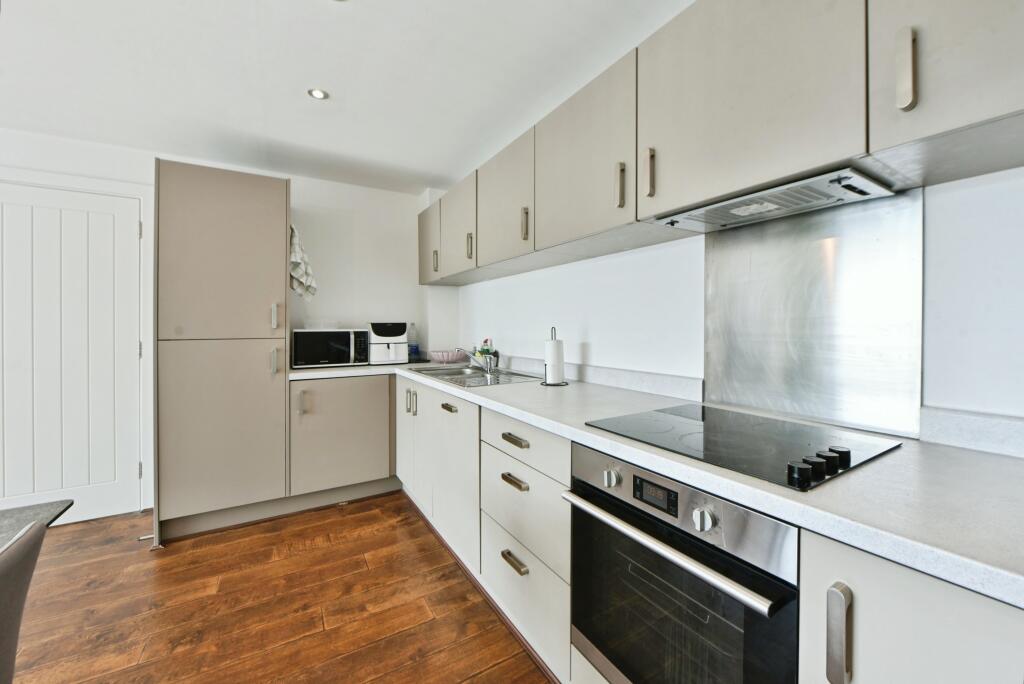 Apartment in Tameside, Fairfield - View 2