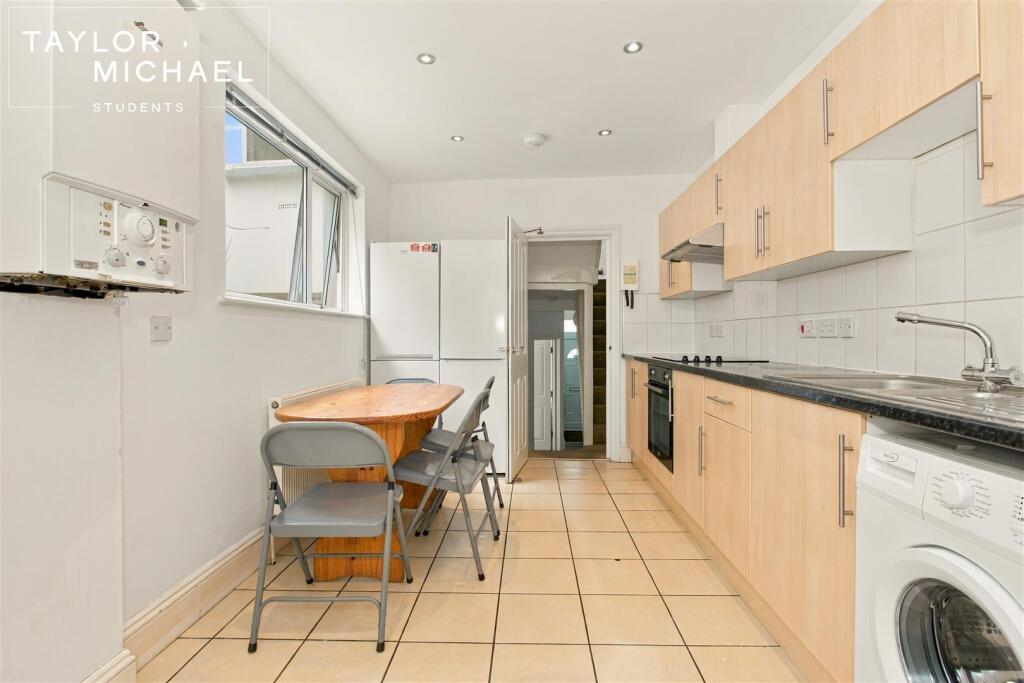 6 bedroom terraced house for rent