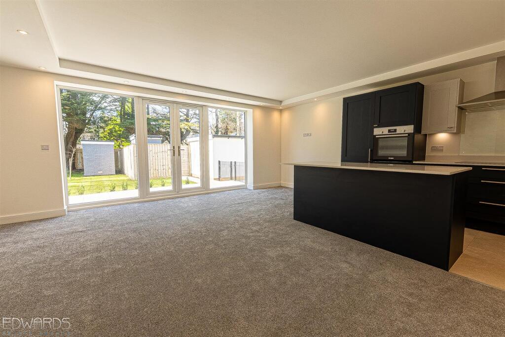 14 Golf Links Road, Ferndown photo 5