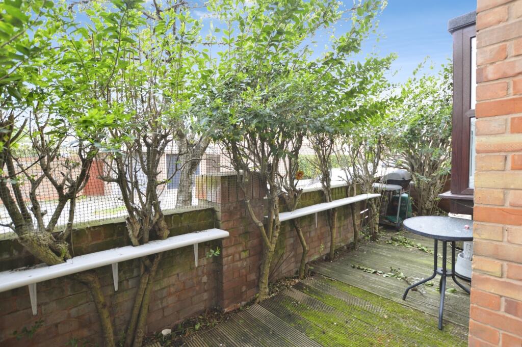 Apartment in London, Beckton - View 2