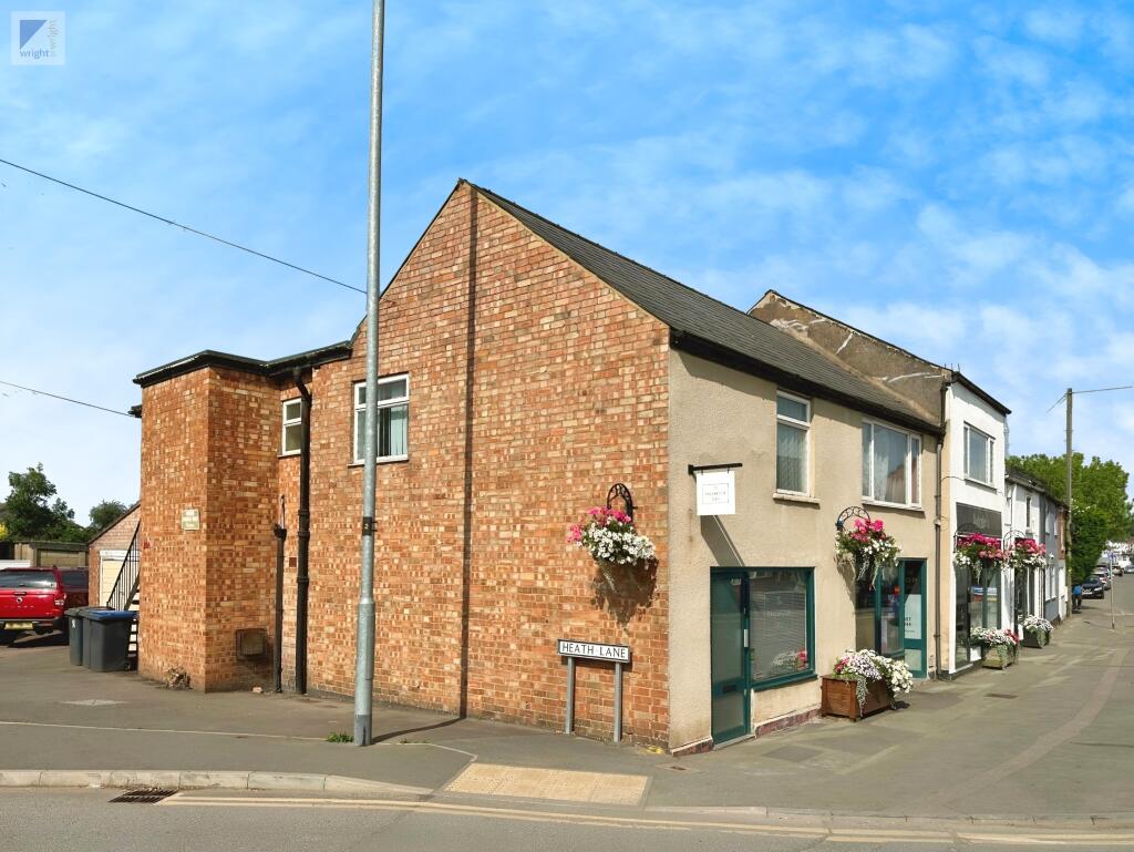 3-bed flat on Heath Lane, Earl Shilton, £80,000