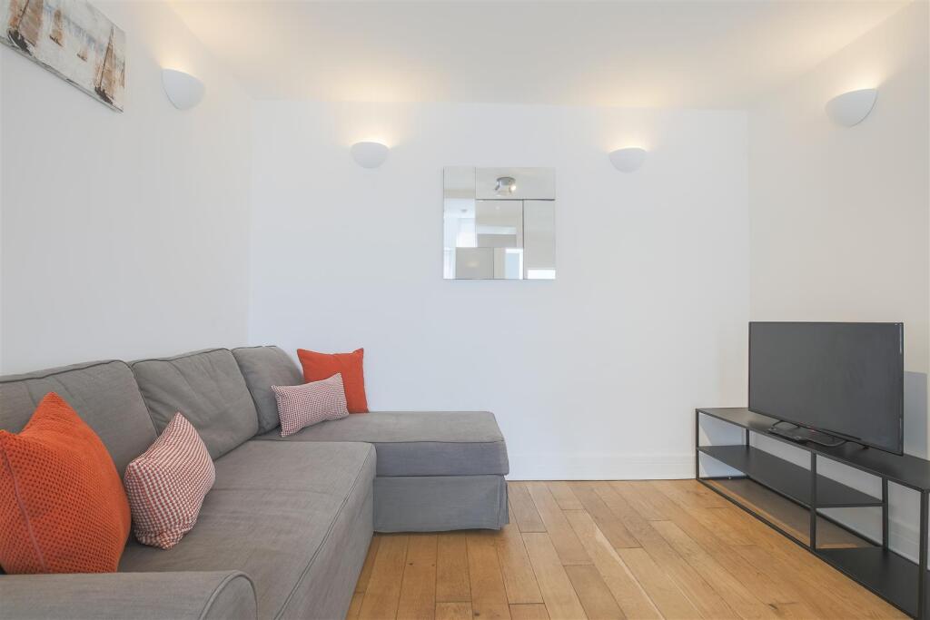 Apartment in Windsor, Clewer Green - View 6