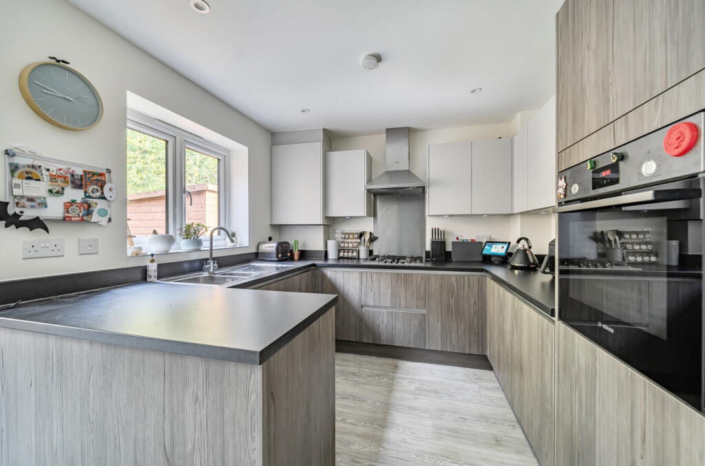 Hurley Drive, Bracknell, Berkshire - View 4