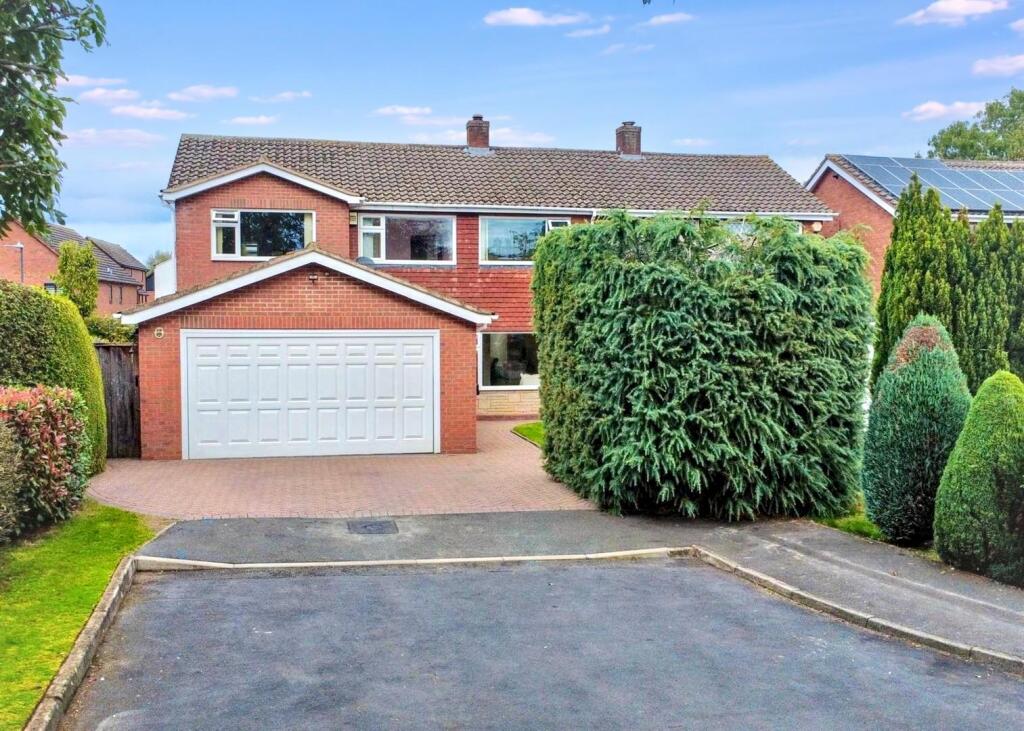 4-bed semi-detached on Mickle Meadow, Water Orton, Birmingham, £600,000
